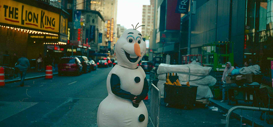 photo - Frozen snowman - Times Square