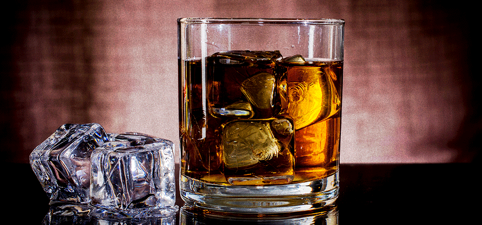 photo - drinking whiskey gentlemen makers mark